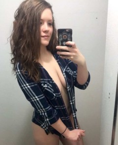 Sex seznamka, Ona hledá jeho - Jsem ta zrzavá bestie z vedlejší kavárny, 25 let, kraj: Hl. m. Praha