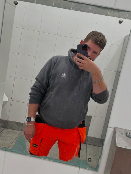 Sex seznamka, On hled jeho - Ahoj, jmenuji se imon a hledm mue pro setkn, 30 let, kraj: Karlovarsk