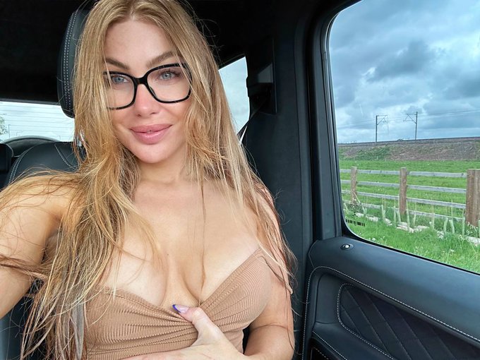 Sex seznamka, Ona hled� jeho - Sada sam dostupan, 28 let, Brno