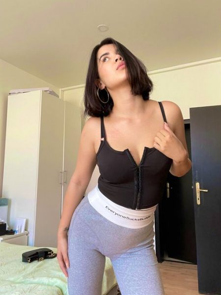 Sex seznamka, Ona hled� jeho - Disponible à +4915511826974, 28 let, Trebic