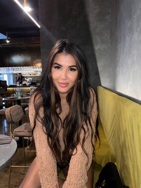 Sex seznamka, Ona hled� jeho - Disponible à +4915511826974, 28 let, Vlasim