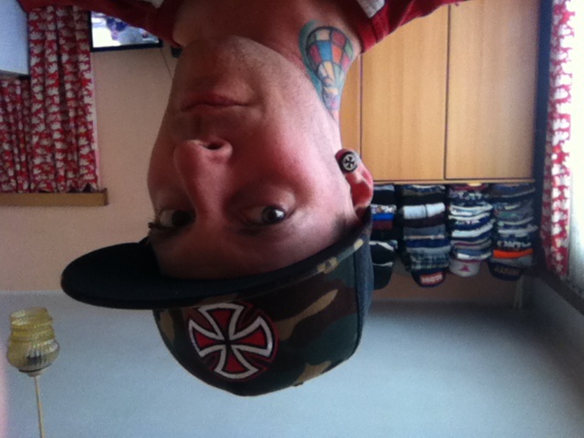 Sex seznamka, On hled� ji - 21lety subik hleda star�� madam z prahy, 21 let, Praha