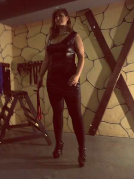 Sex seznamka, BDSM, fetish, perverz - Vysok� domina, kter� si t� podman�., 26 let, kraj: Hl. m. Praha