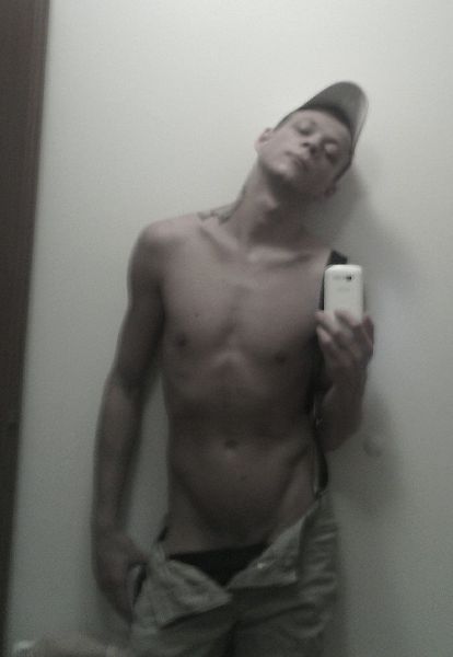 Sex seznamka, On hled jeho - Tommy Praaha, 23 let, Praha