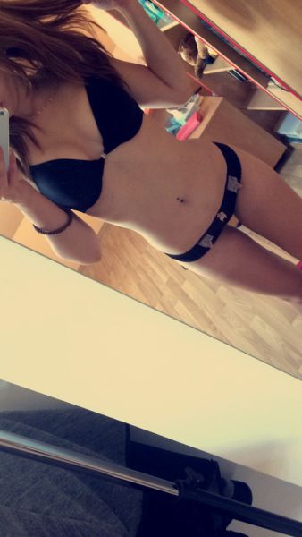 Sex seznamka, Ona hled� jeho - Mlada studentla hleda financni pomoc, Brno