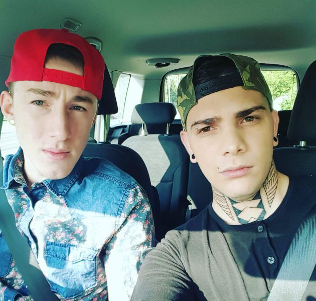 Sex seznamka, On hled jeho - Sexy trojka, 20 let, Praha