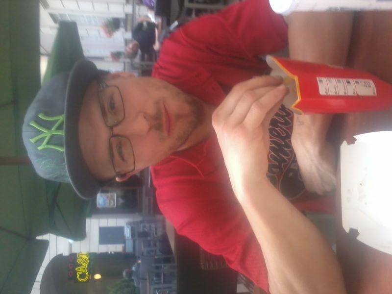 Sex seznamka, On hled ji - Starsi zena?, 27 let, Praha