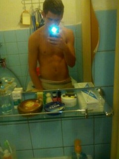 Sex seznamka, On hled ji - sexik, 18 let, Ronov pod Radhotm