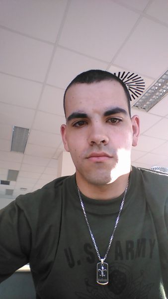 Sex seznamka, On hled ji - Finann pomoc a bydlen, 22 let, Praha