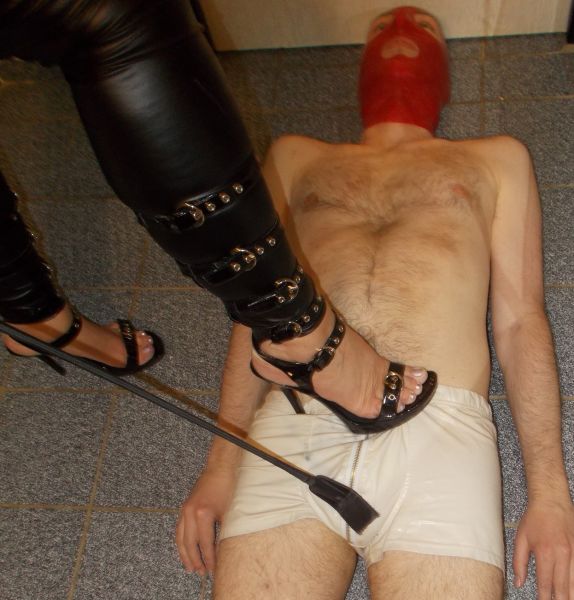 Sex seznamka, Ona hled jeho - PERVERZN DOMINA PRO UBOH HONIE A UMILY - DOBIJ !, 35 let, kraj: Hl. m. Praha