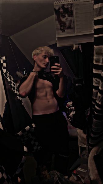 Sex seznamka, On hled ji - Hledm milou slenu na krsn veer, 18 let, Brno